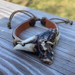 ⚜️Shark Tooth Leather bracelet!